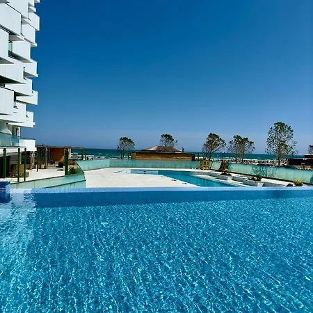 Aqua Vista Infinity & - Lux - Piscina Infinity, Jacuzzi, Sauna, Gym - Privat 4* Năvodari