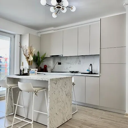 Aqua Vista Infinity & - Lux - Piscina Infinity, Jacuzzi, Sauna, Gym - Privat Năvodari