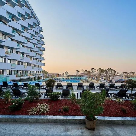 Resort Aqua Vista Infinity Resort & Spa - Studio Lux - Piscina Infinity, Jacuzzi, Sauna, Gym - Privat 4*